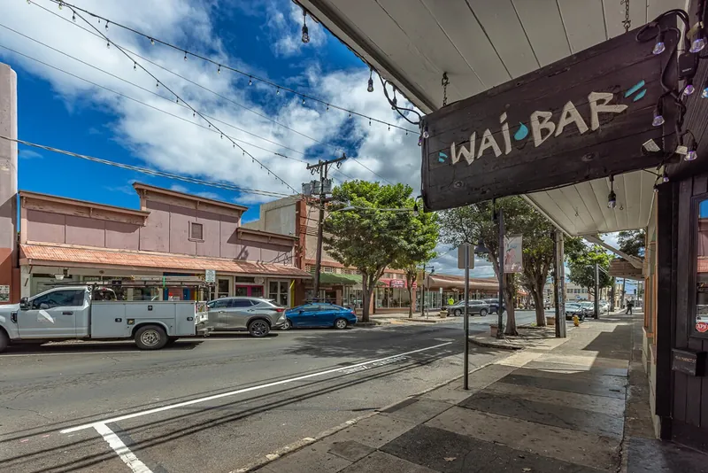 Many Local Bars and Eateries within less than a mile — Authentic 3BR Duplex, Wailuku