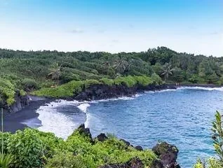Waiʻānapanapa State Park / Black Sand Beach - photo 1
