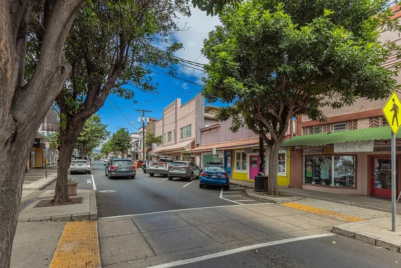 Market Street has many little shops and cafes — Historic 2BR Condo, Wailuku