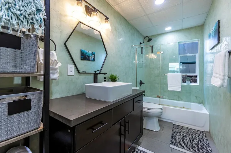 Work-Friendly 2BR photo 4